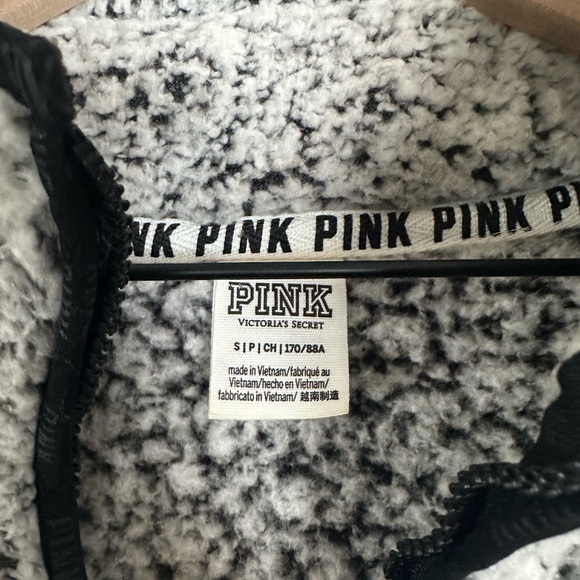 Victoria's Secret Pink Black and White Sherpa - Picture 6 of 7
